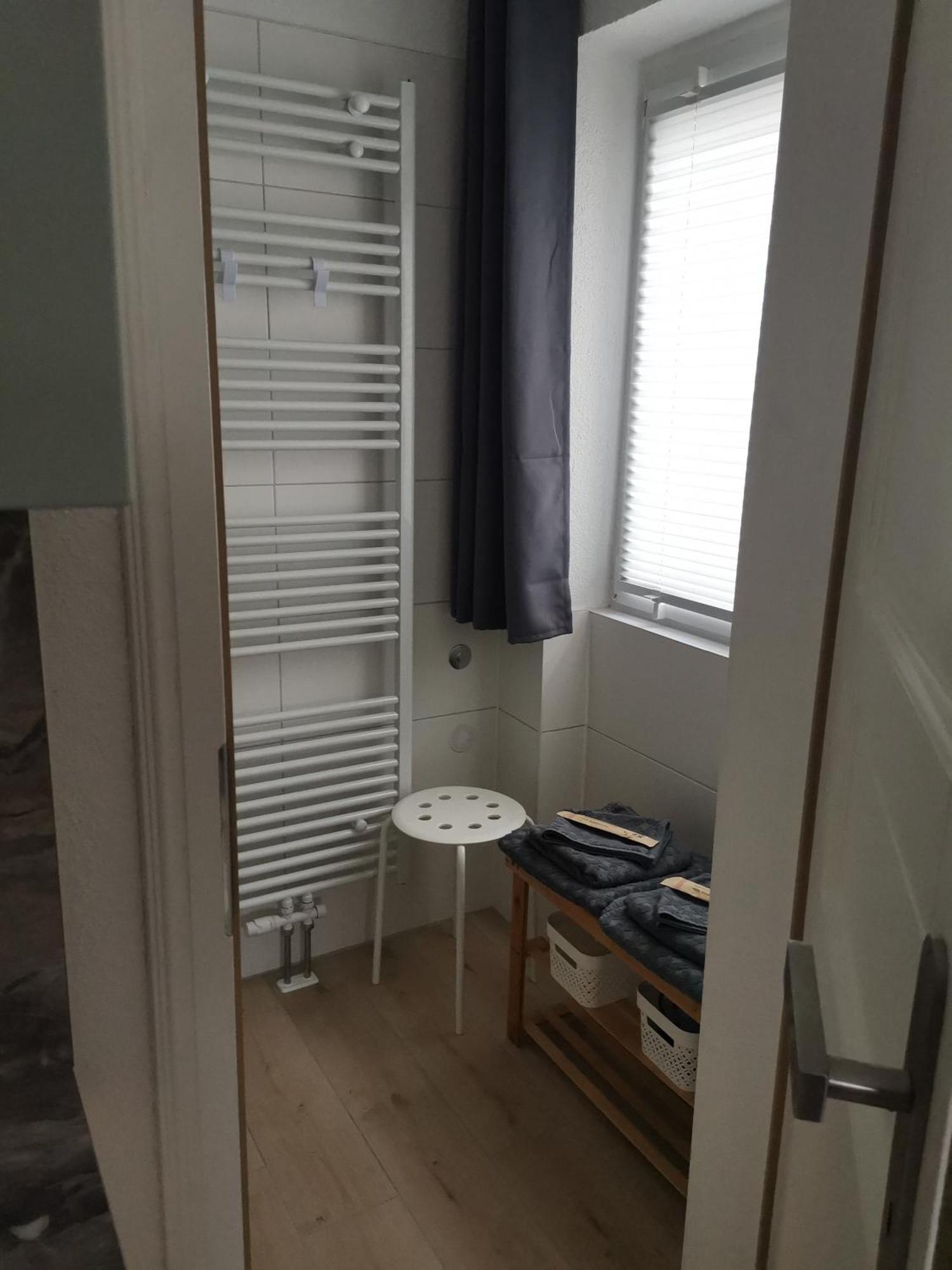 Pauls Hexenhaus Wohnung Hexe Mit Fahrrad Garage Und Innenhof Fuer Motorraeder 탈레 외부 사진