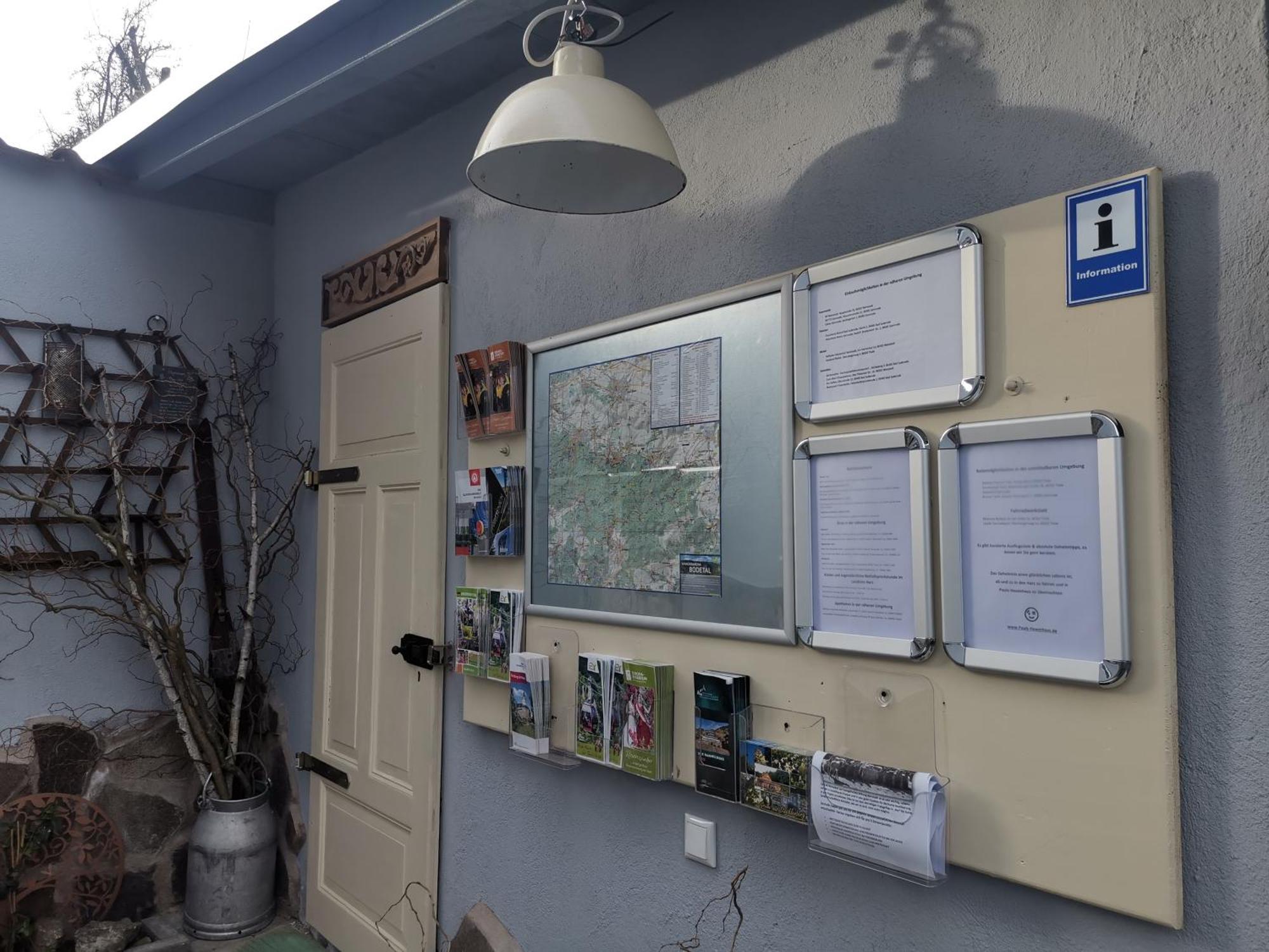 Pauls Hexenhaus Wohnung Hexe Mit Fahrrad Garage Und Innenhof Fuer Motorraeder 탈레 외부 사진